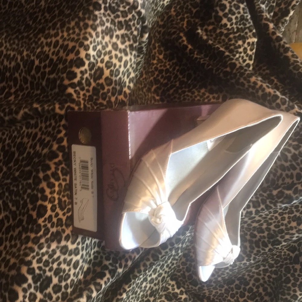 While durable wedding shoe Becky